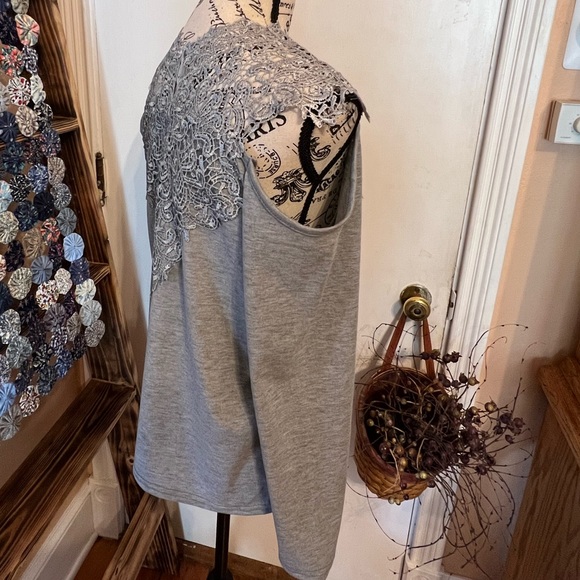 YOINS Sexy Cold Shoulder ~V-neck w/ Lace Insert - Picture 4 of 16